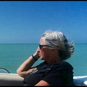 Meet your Posher, Debbie